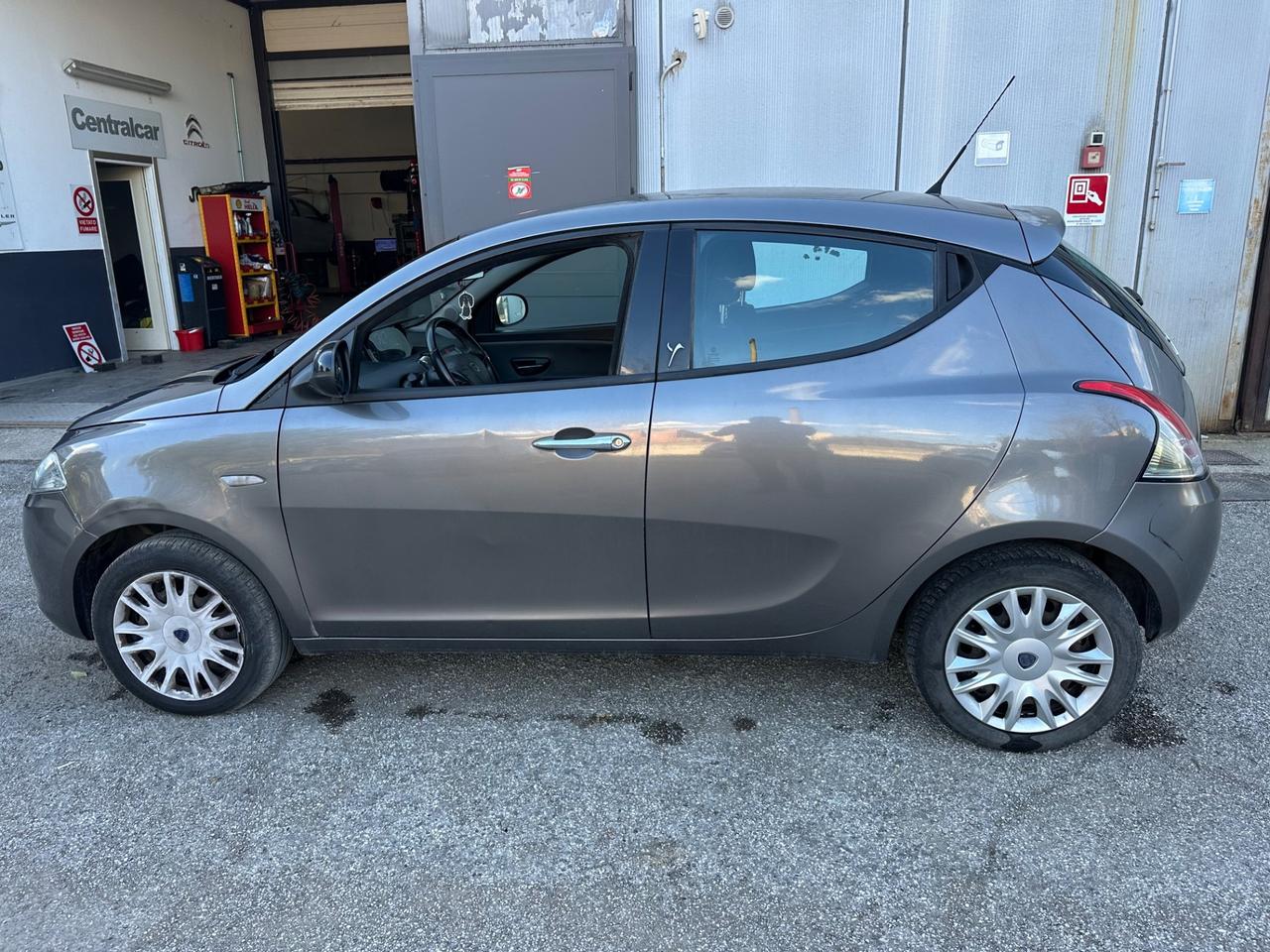 Lancia Ypsilon 1.3 MJT 16V 95 CV 5 porte S&S Silver