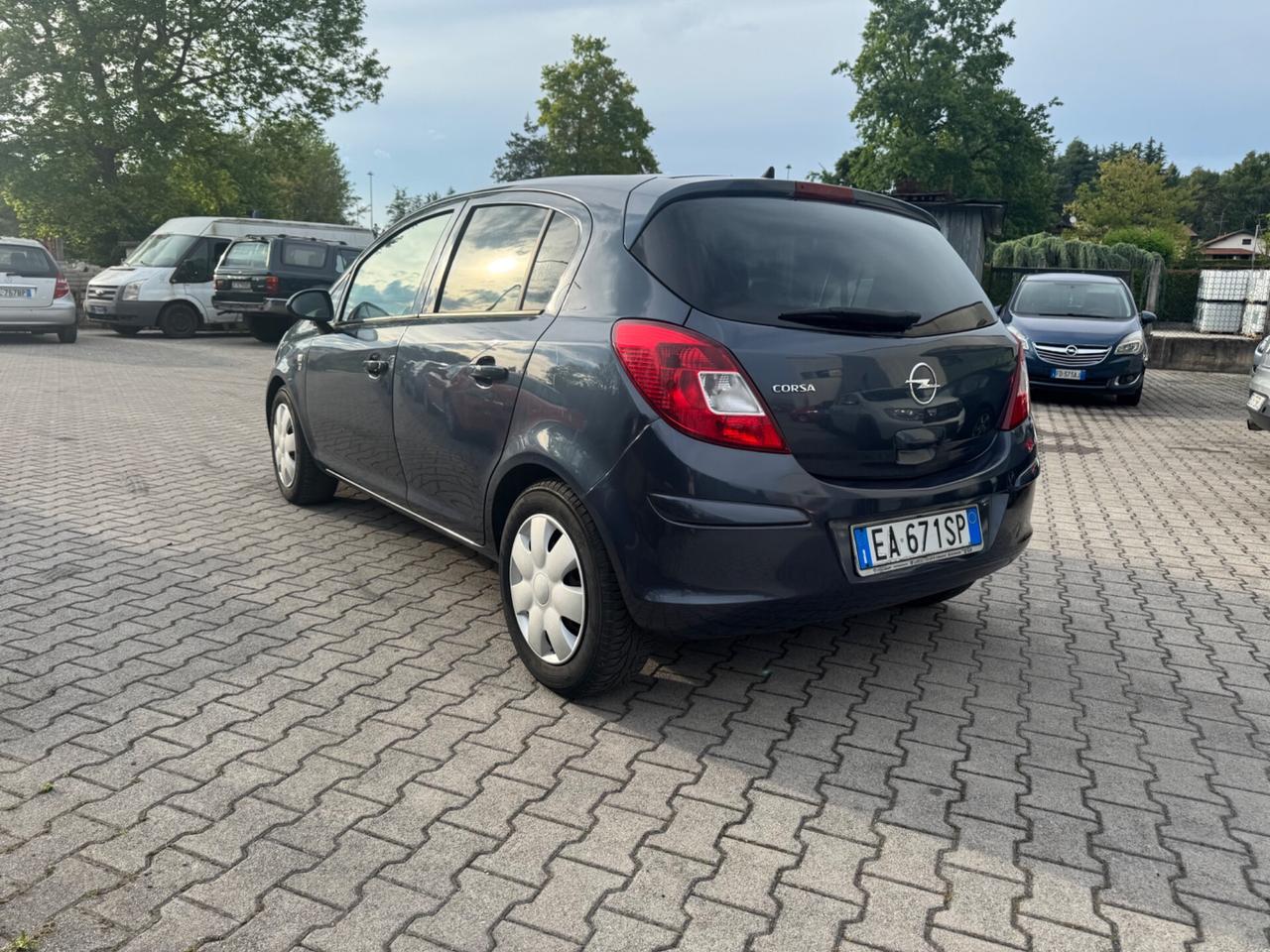 Opel Corsa 1.2 5 porte Cosmo