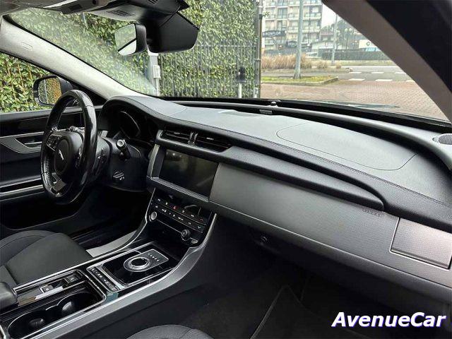 JAGUAR XF 2.0 d Pure BERLINA AUTOMATICA TELECAMERA IVA ESP