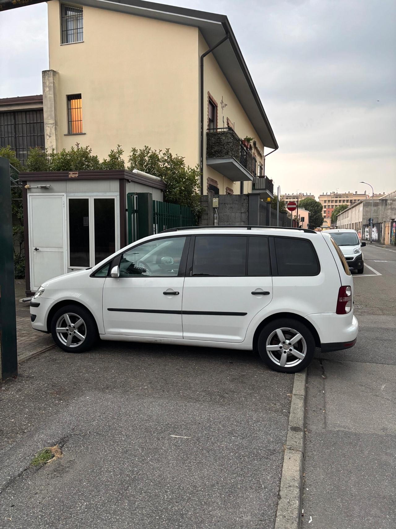 Volkswagen Touran 1.6 Trendline Bifuel G