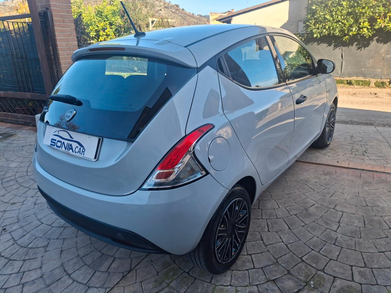 Lancia Ypsilon 1.2 69 CV 5 porte GPL Ecochic Gold neopatentati