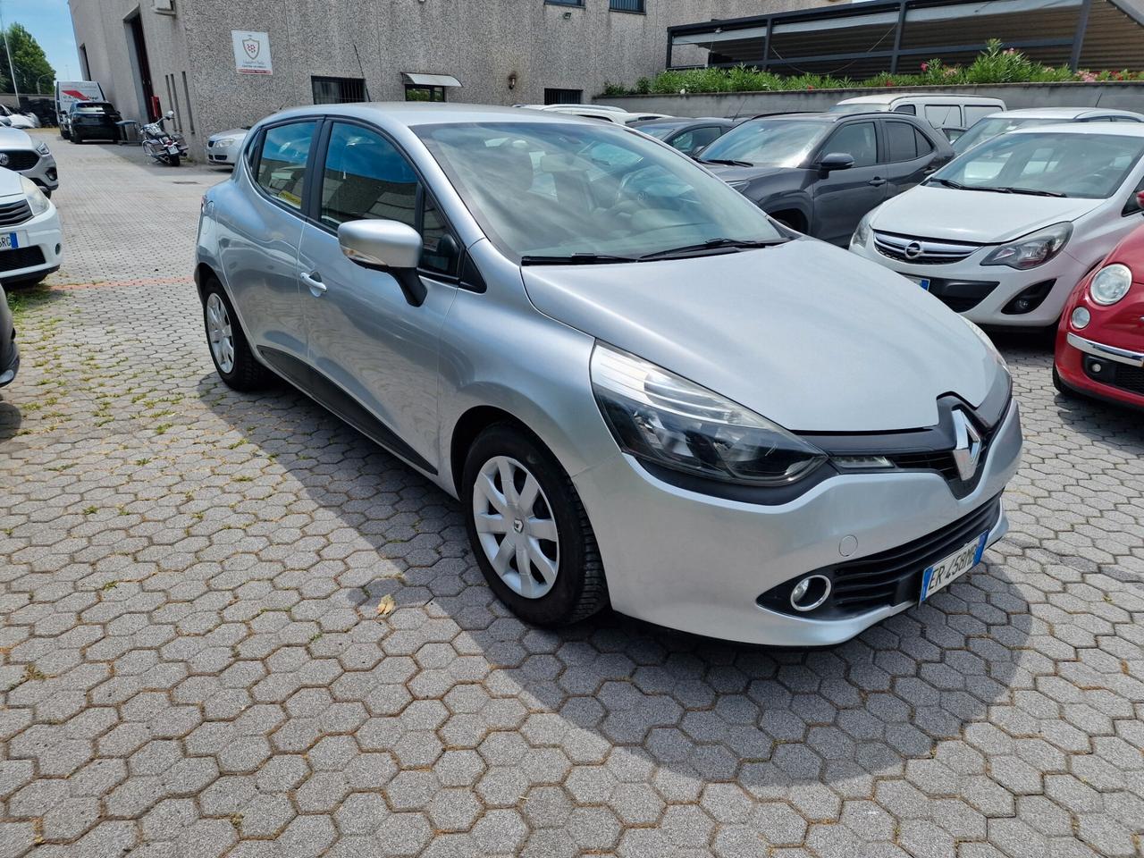 Renault Clio 1.2 75CV neopatentati 2013