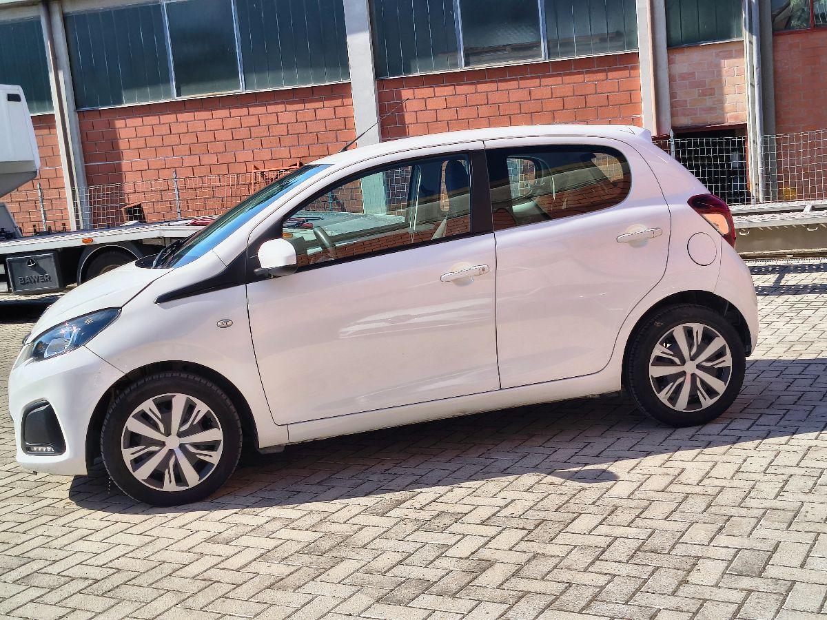 PEUGEOT - 108 - PureTech 82 5p. Active TOP!
