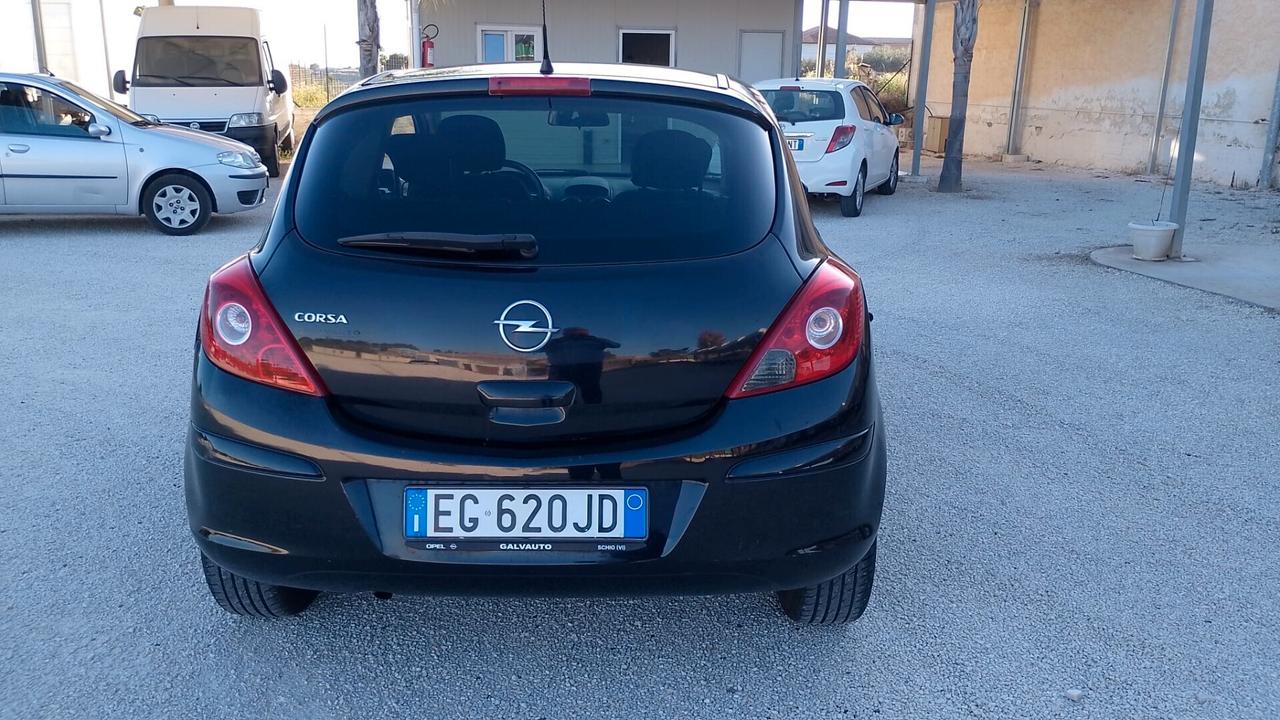 Opel Corsa 1.2 - 2011
