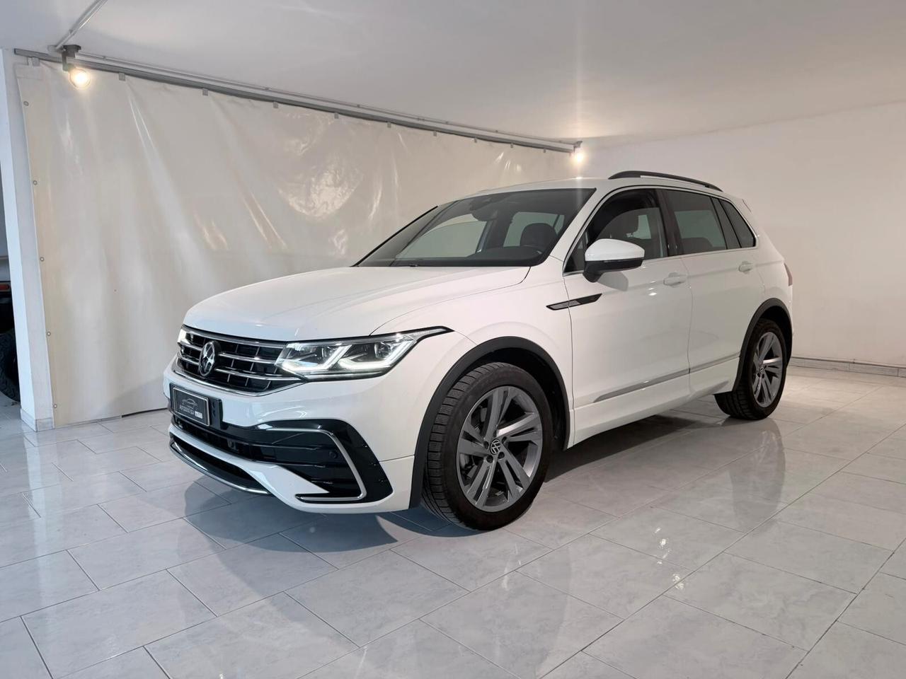 VOLKSWAGEN TIGUAN R-LINE AUTOMATICA IVA ESPOSTA
