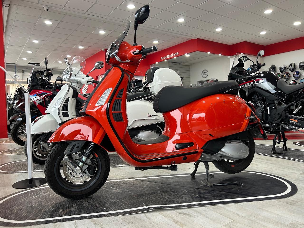 Vespa GTS 300 hpe Supersport