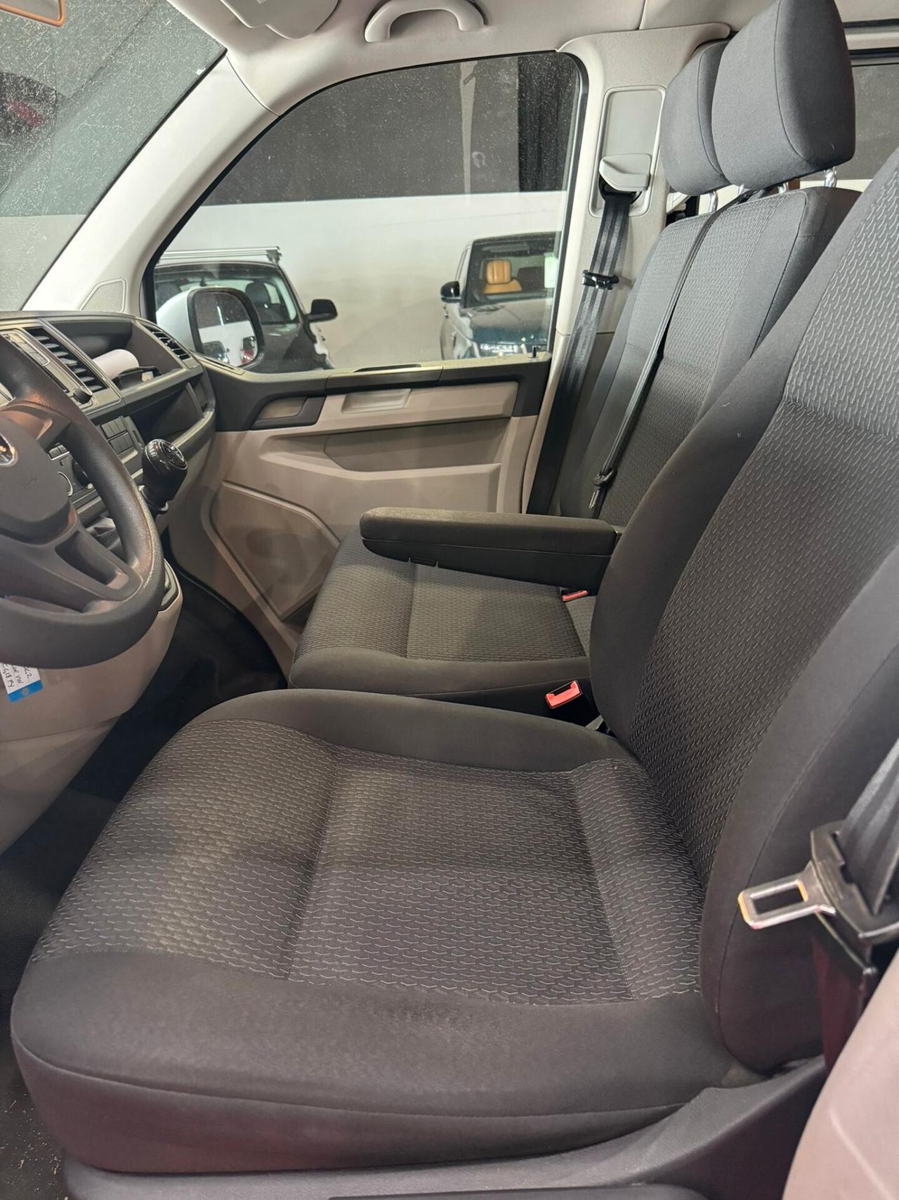 VOLKSWAGEN CARAVELLE KOMBI 9 POSTI