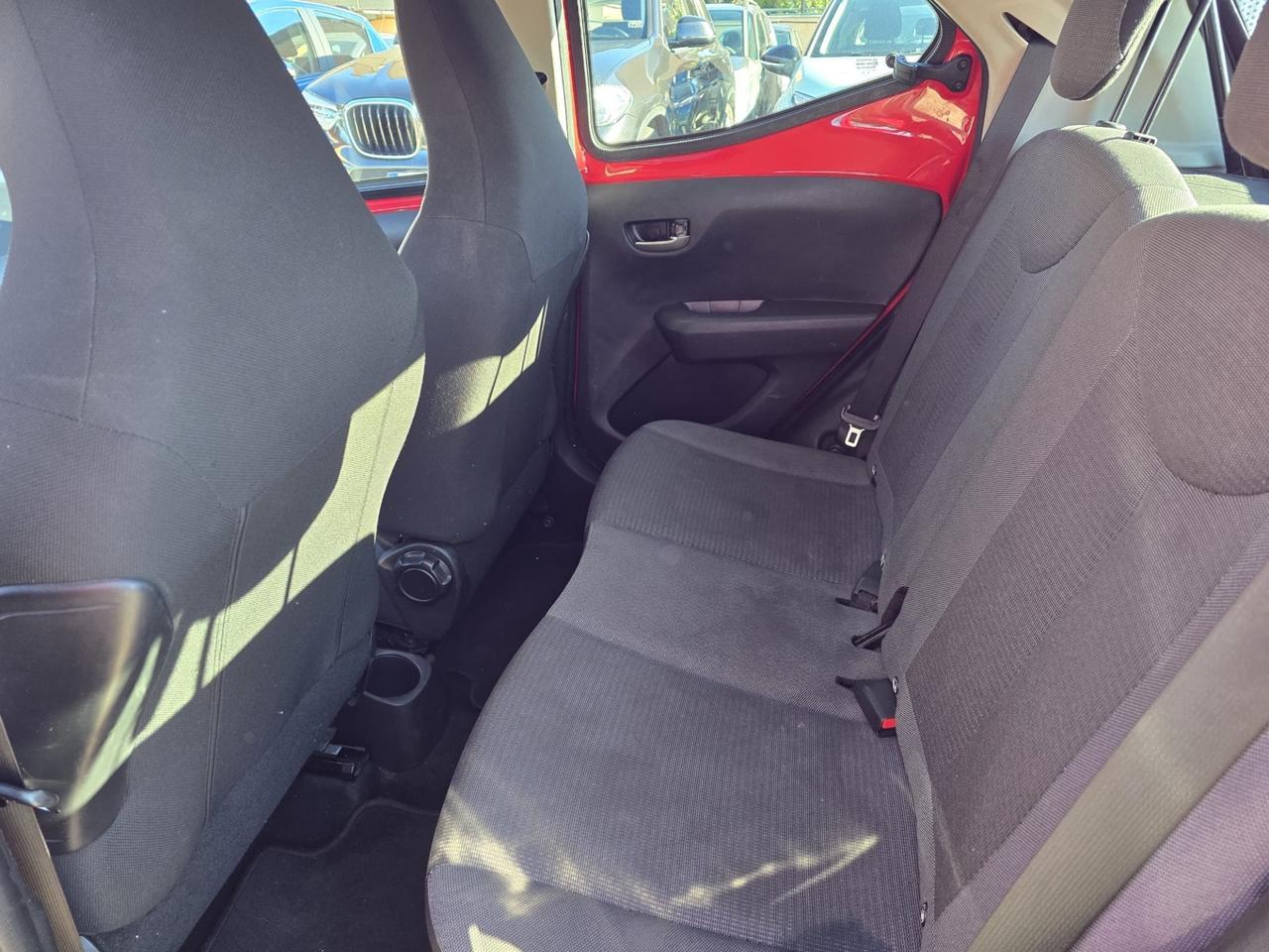Toyota Aygo Connect 1.0 VVT-i 72 CV 5 porte x-clusiv