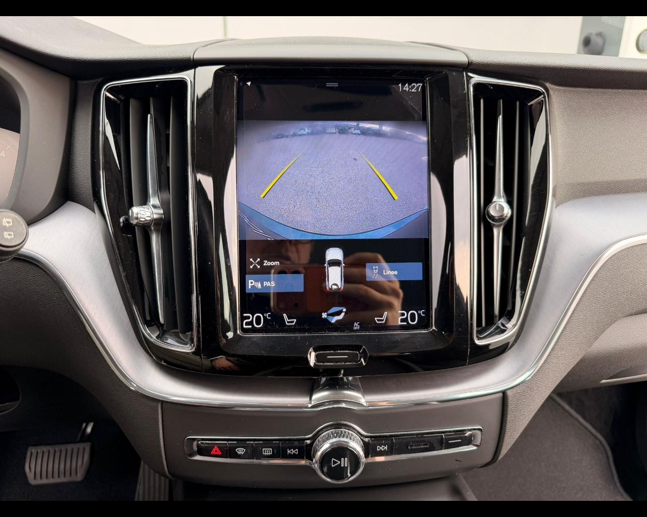 VOLVO XC60 B4 AWD MOMENTUM AUTO