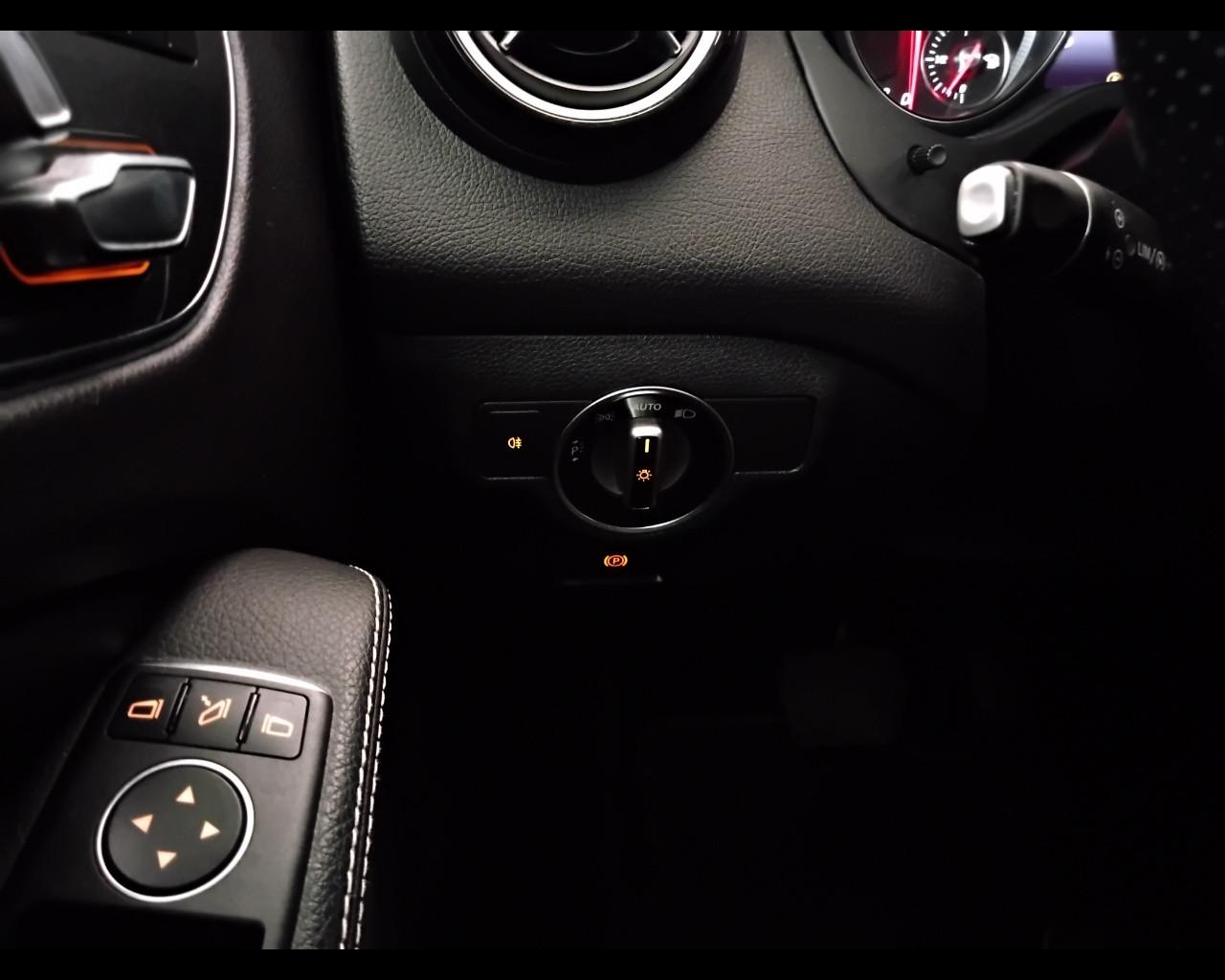 Mercedes-Benz GLA-X156 2017 - GLA 200 d Night Edition auto