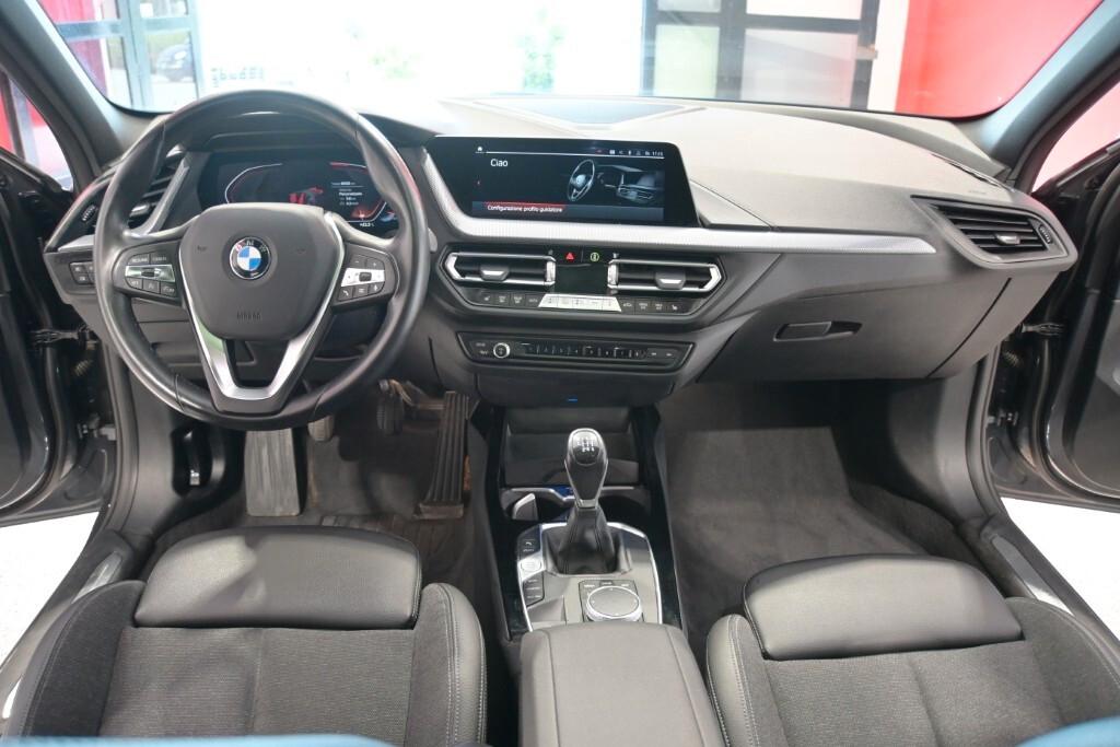 BMW 116D 115CV 6M. SPORT LINE ( FARI LED - BMW DIGITAL COCKPIT - HEAD-UP DISPLAY - TETTO PANORAMICO APR. - AMBIENT LIGHTS - SPORT INTERIOR - CRUISE - NAVI - MIRROR - PARK ASSISTANT - TELECAMERA POST. - CERCHI 17 )