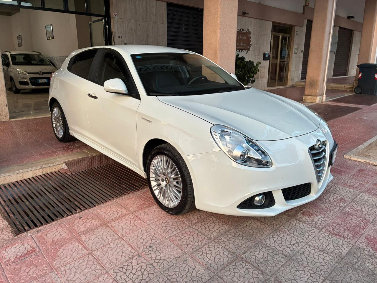 Alfa Romeo Giulietta 1.6 mjet 105CV Full-2014