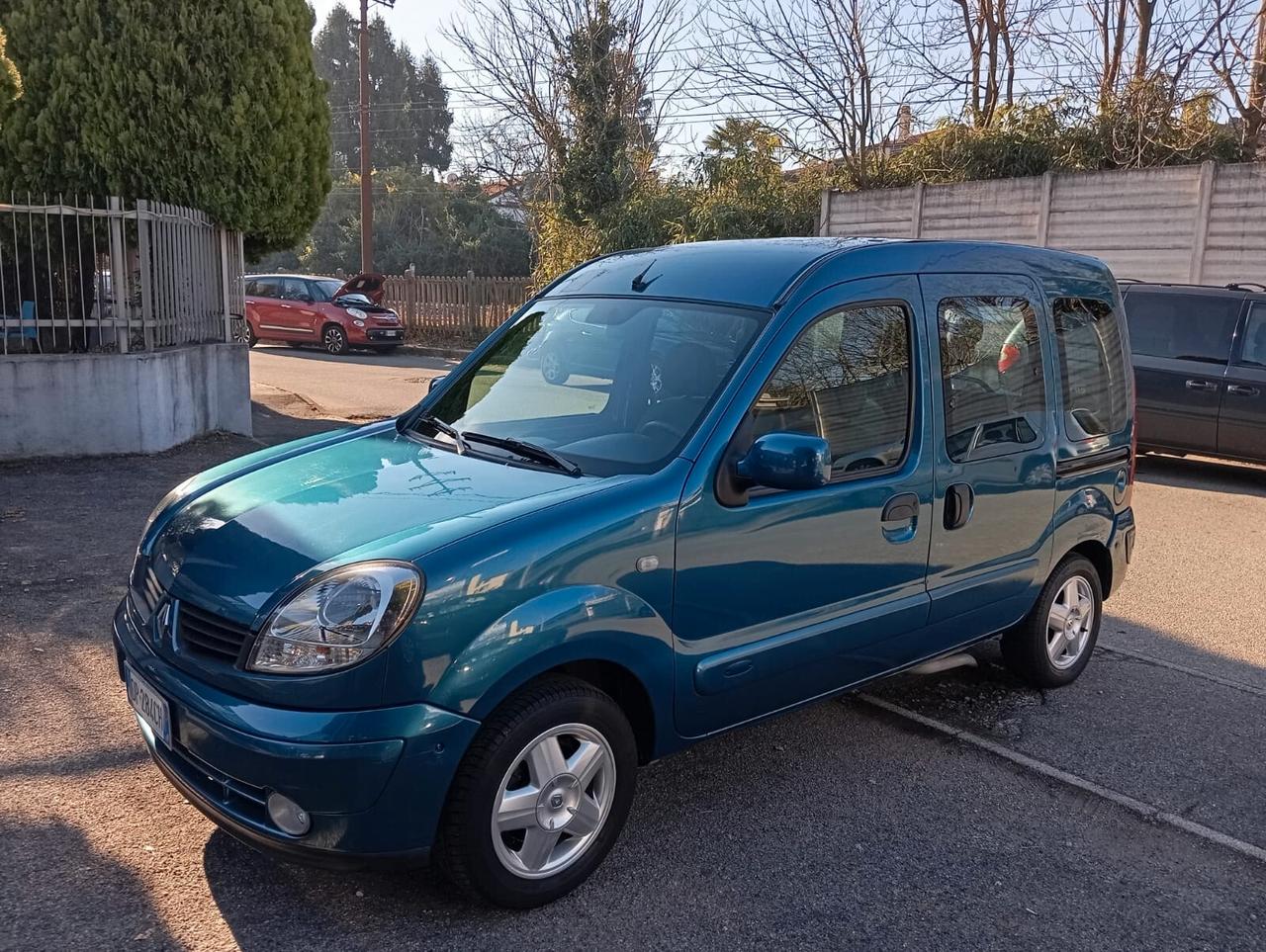 Renault Kangoo 1.2 16V 5p. Confort trasporto disabili
