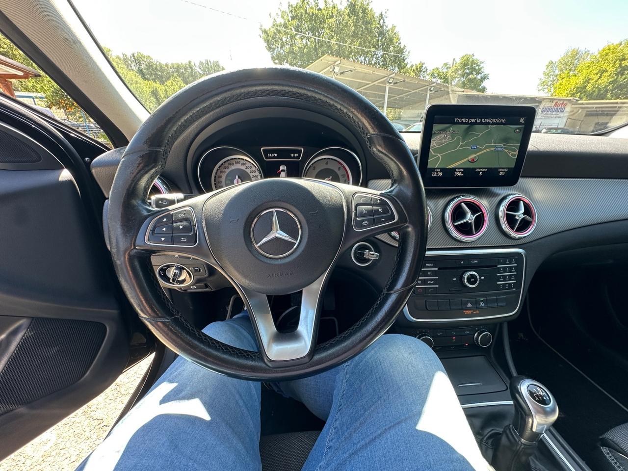 Mercedes-benz GLA 180 d Premium