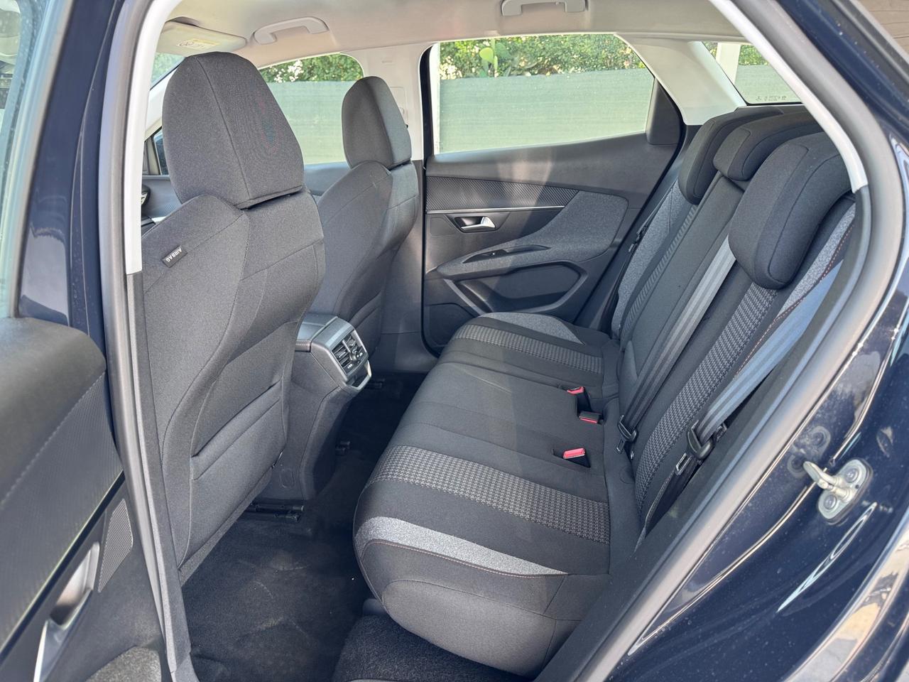 Peugeot 3008 BlueHDi 130 S&S EAT8 Active