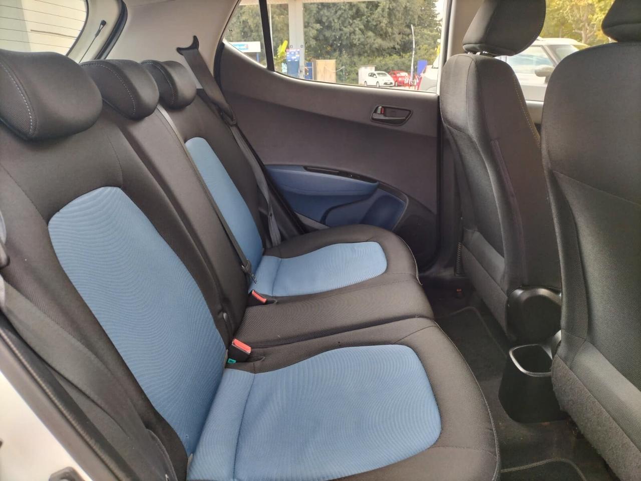 Hyundai i10 - TENUTA BENE !!!