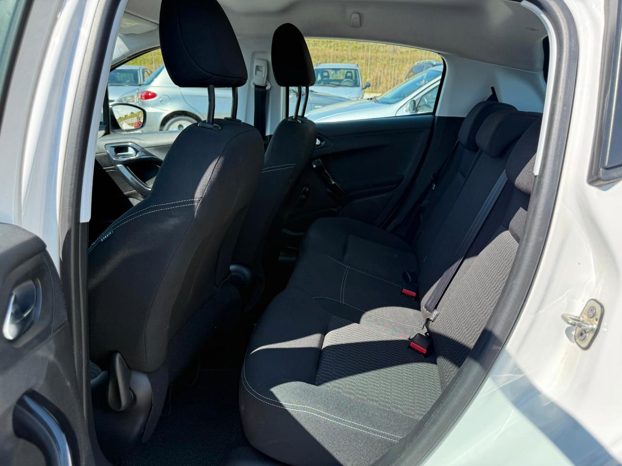 Peugeot 208 BlueHDi 100 S&S 5 porte Signature