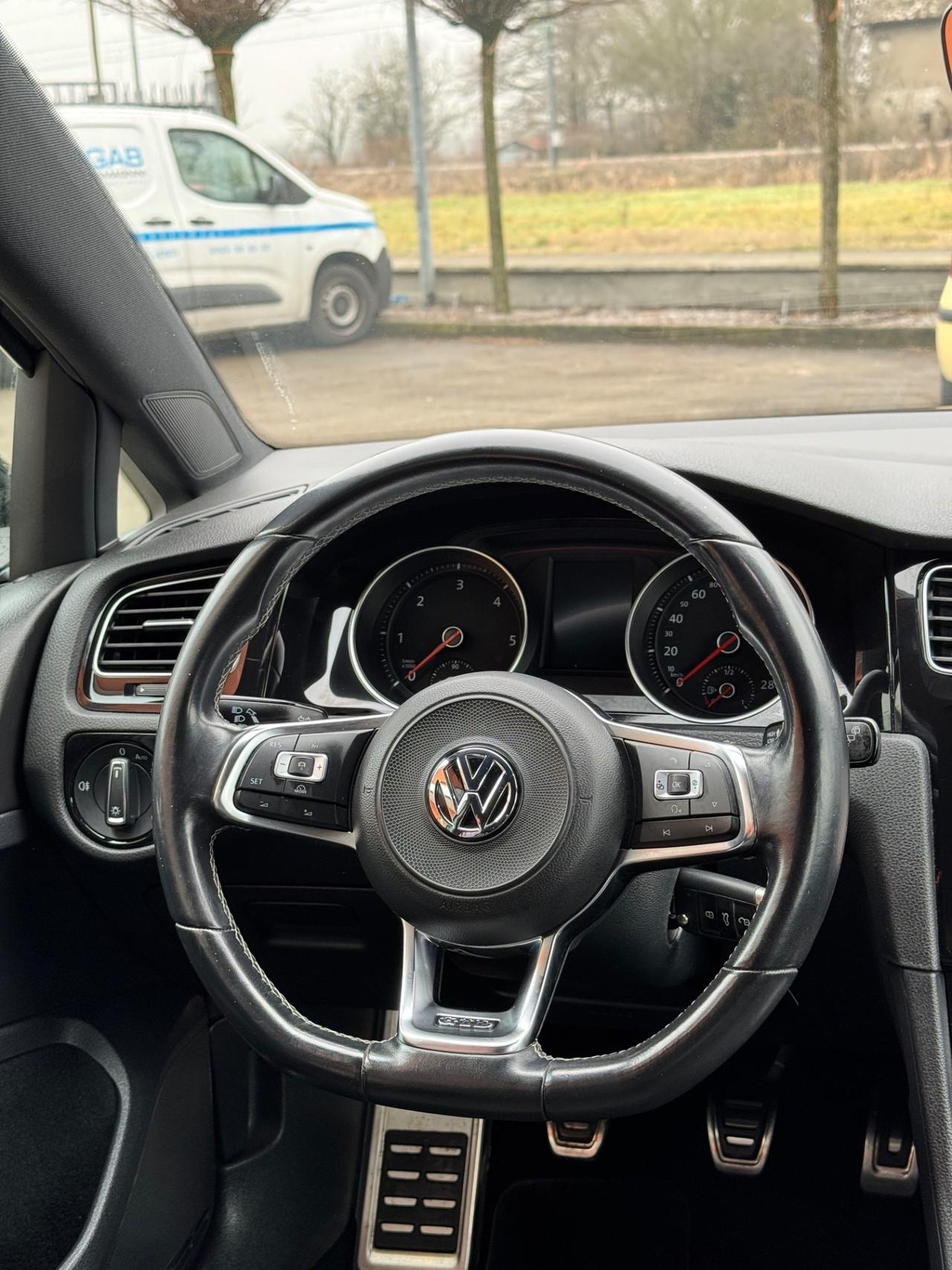 Volkswagen Golf 7.5 GTD 2.0 TDI 184 cavalli