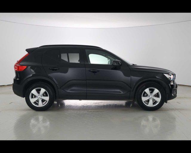VOLVO XC40 T2 Momentum Core