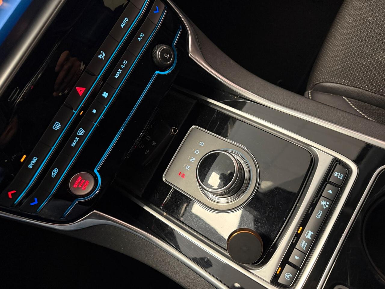 Jaguar XE 2.0 D Turbo 180CV Portfolio
