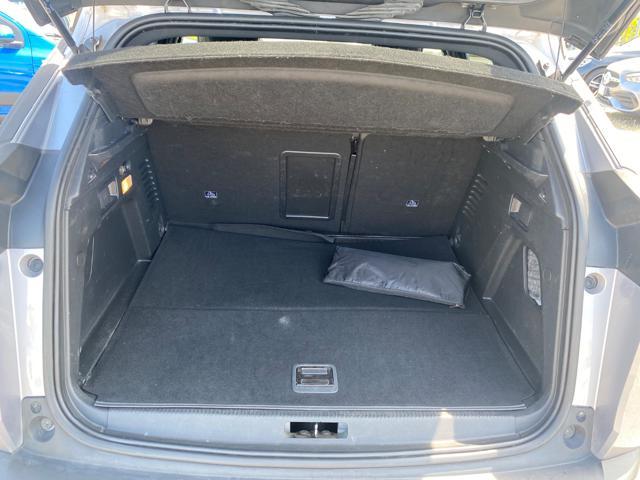 PEUGEOT 3008 Hybrid4 300 e-EAT8 Allure Pack