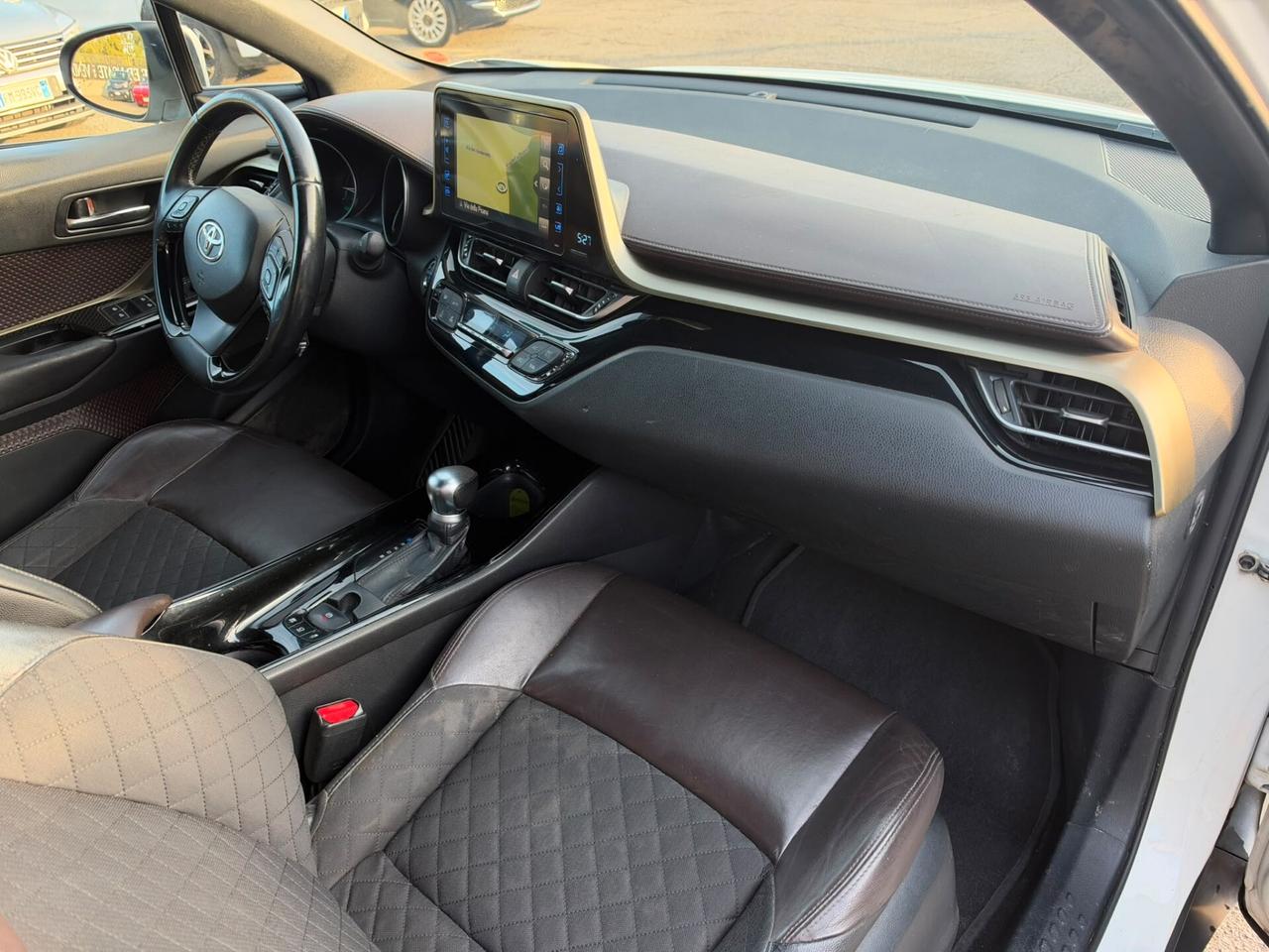 Toyota C-HR 1.8 Hybrid E-CVT Lounge