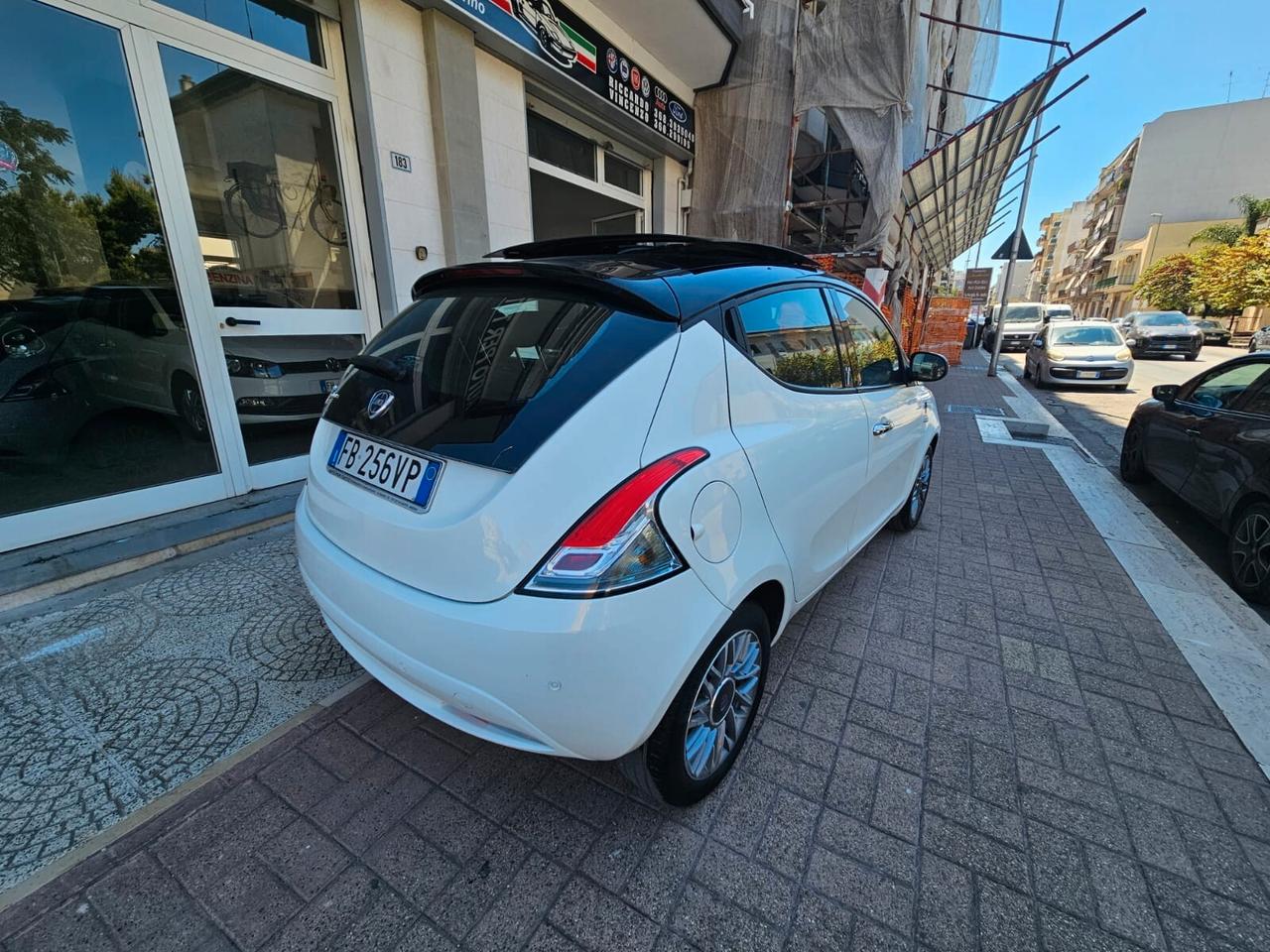 Lancia Ypsilon 1.2 69CV "tetto apribile" 12/2015