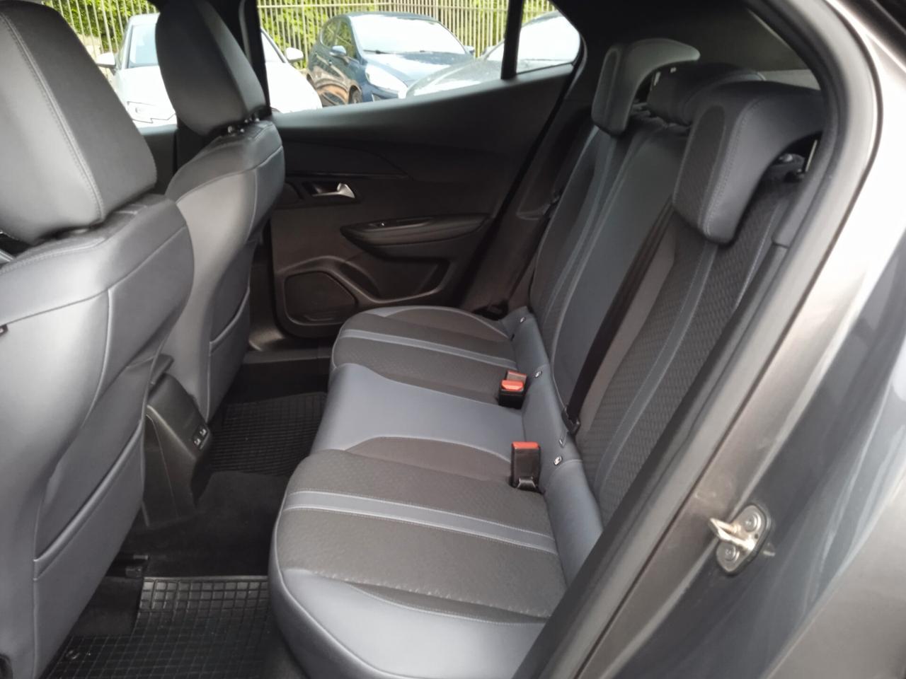 Peugeot 2008 BlueHDi 100 S&S Allure Navi Pack
