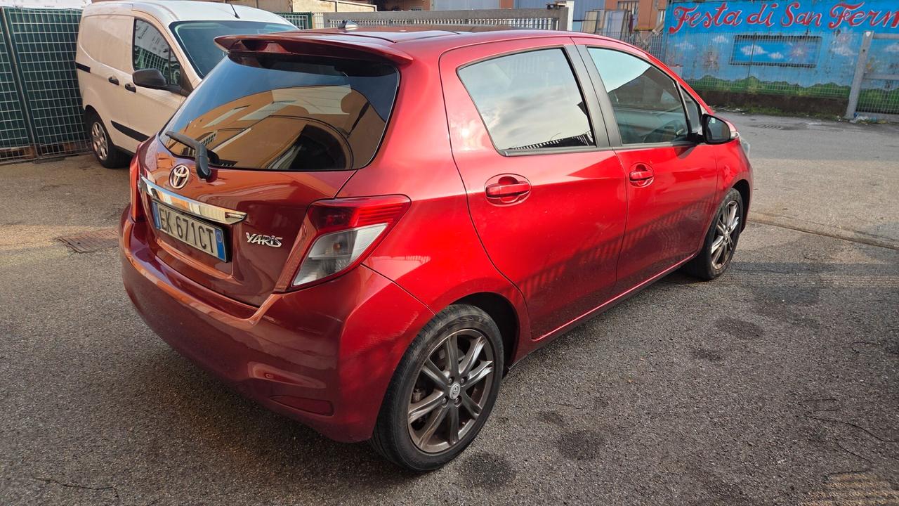 Toyota Yaris 1.3 5 porte Lounge full