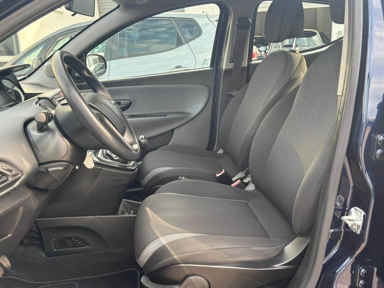 Lancia Ypsilon 1.2 69 CV 5 porte Platinum