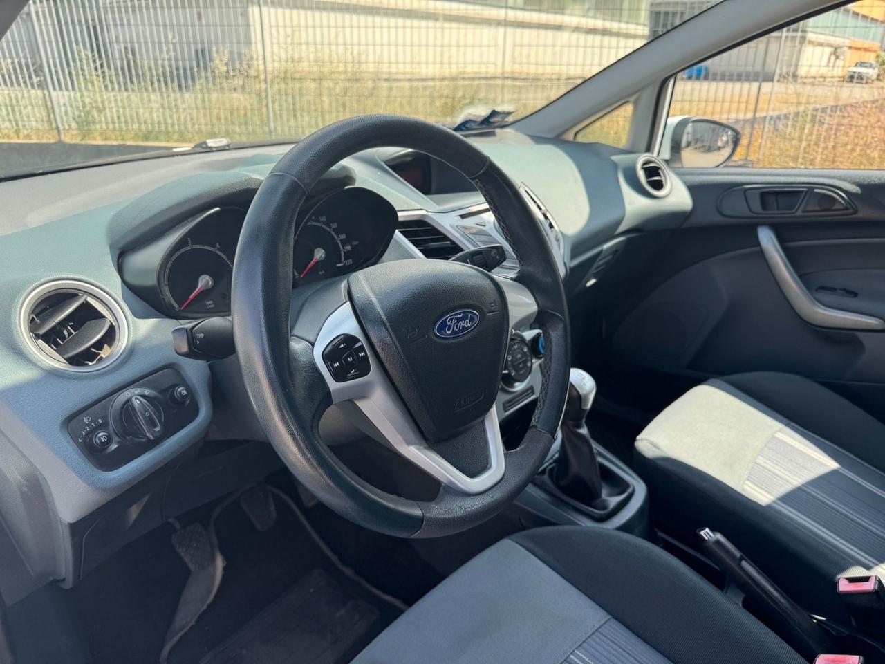 Ford Fiesta 1.4 TDCi 68CV 5 porte Titanium