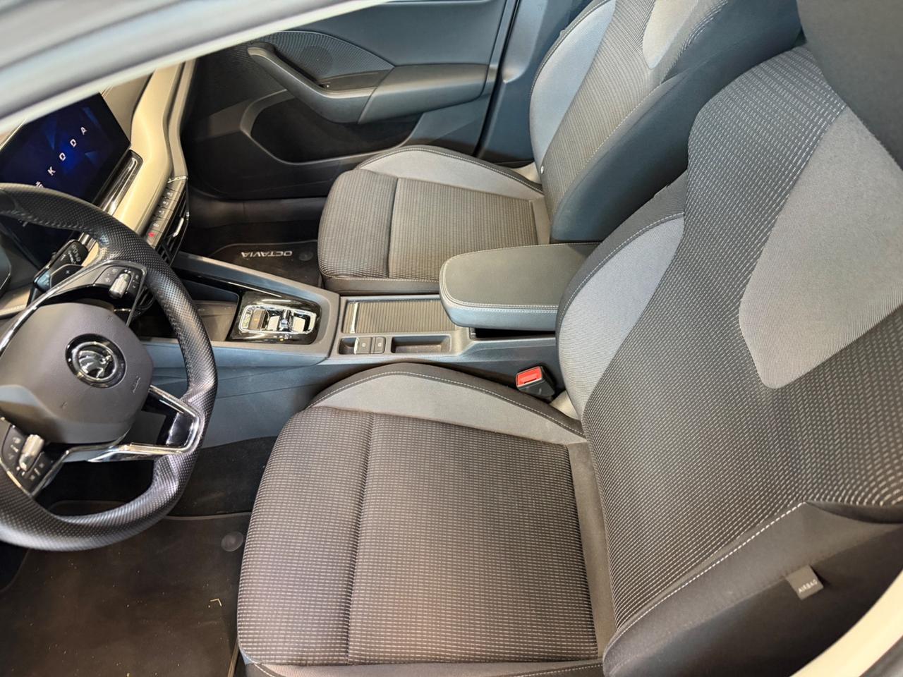 Skoda Octavia 2.0 TDI EVO SCR 150 CV DSG 4x4 Fari Matrix