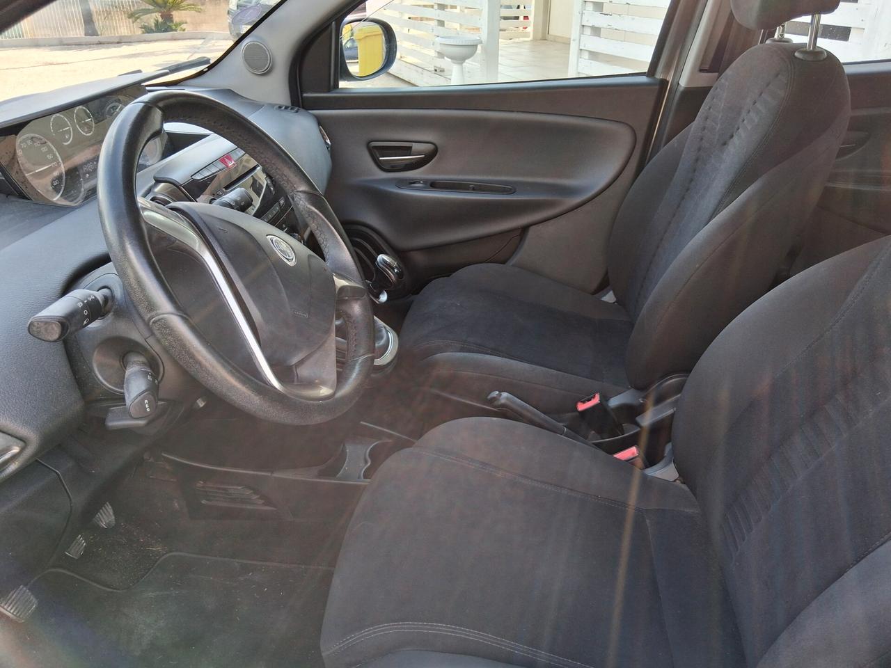 Lancia Ypsilon 1.2 69 CV 5 porte S&S Silver