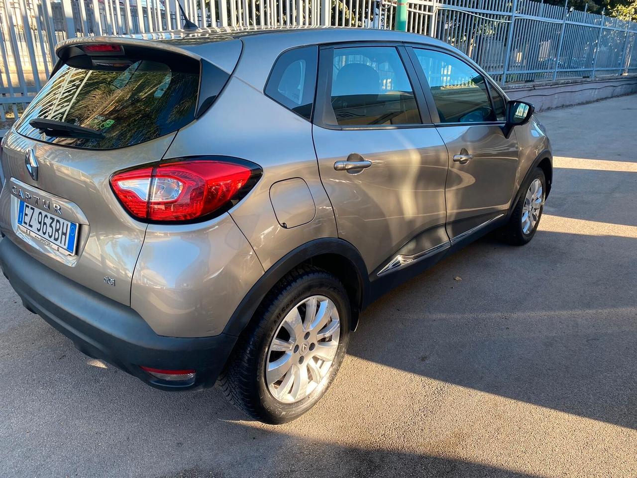 RENAULT CAPTUR 1.5DCI 90CV Energy R-Link 04/2015