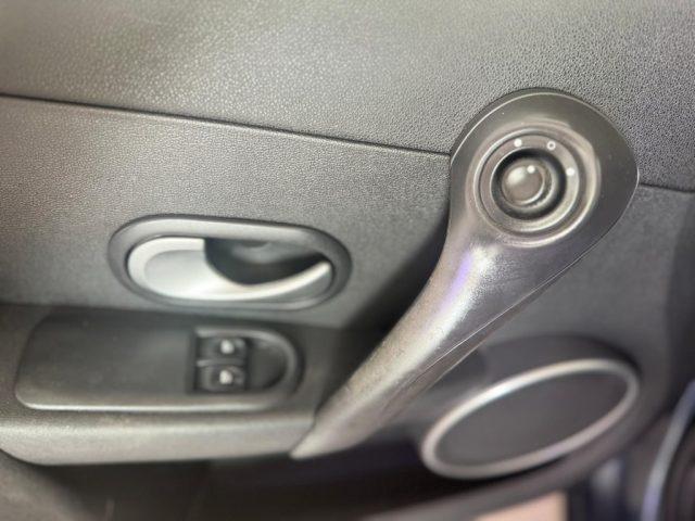 RENAULT Clio 1.2 16V 5 porte Luxe