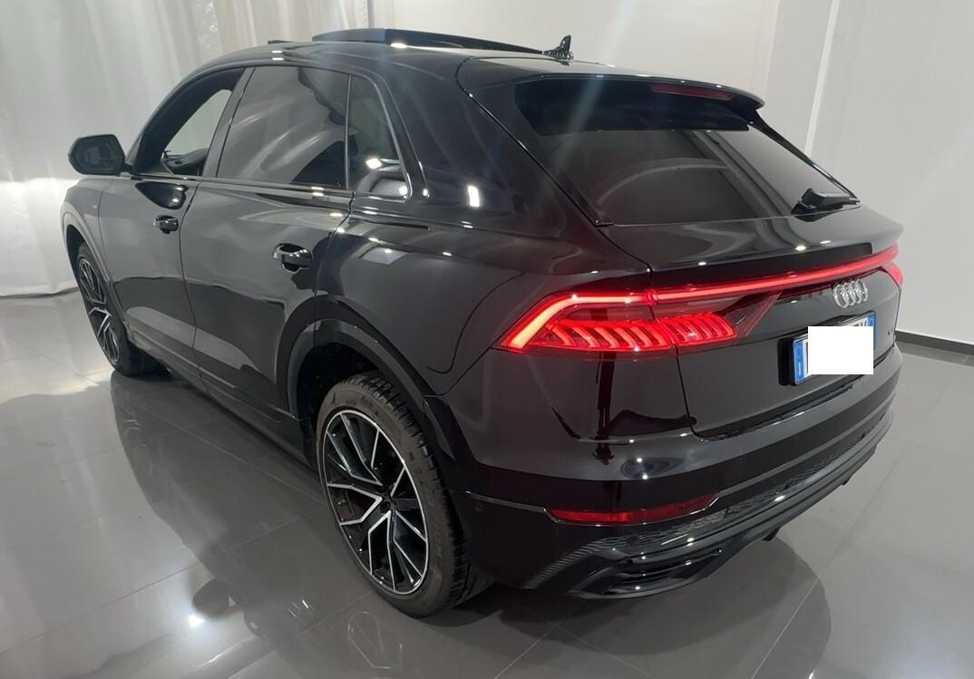 Audi Q8 55 TFSI quattro tiptronic