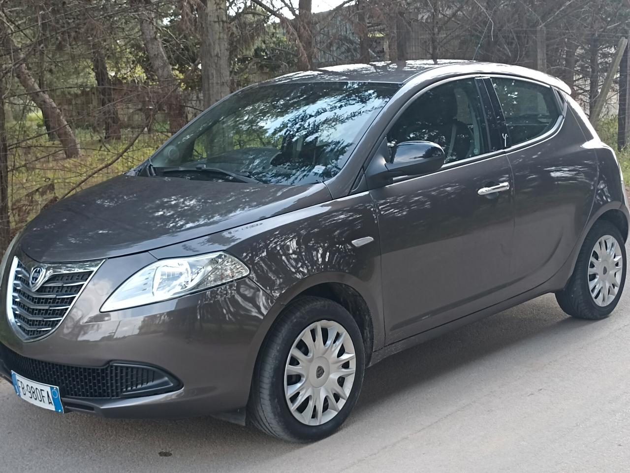 LANCIA YPSILON 1.3 DIESEL 95cv 10/12 KM116.000 2PROP