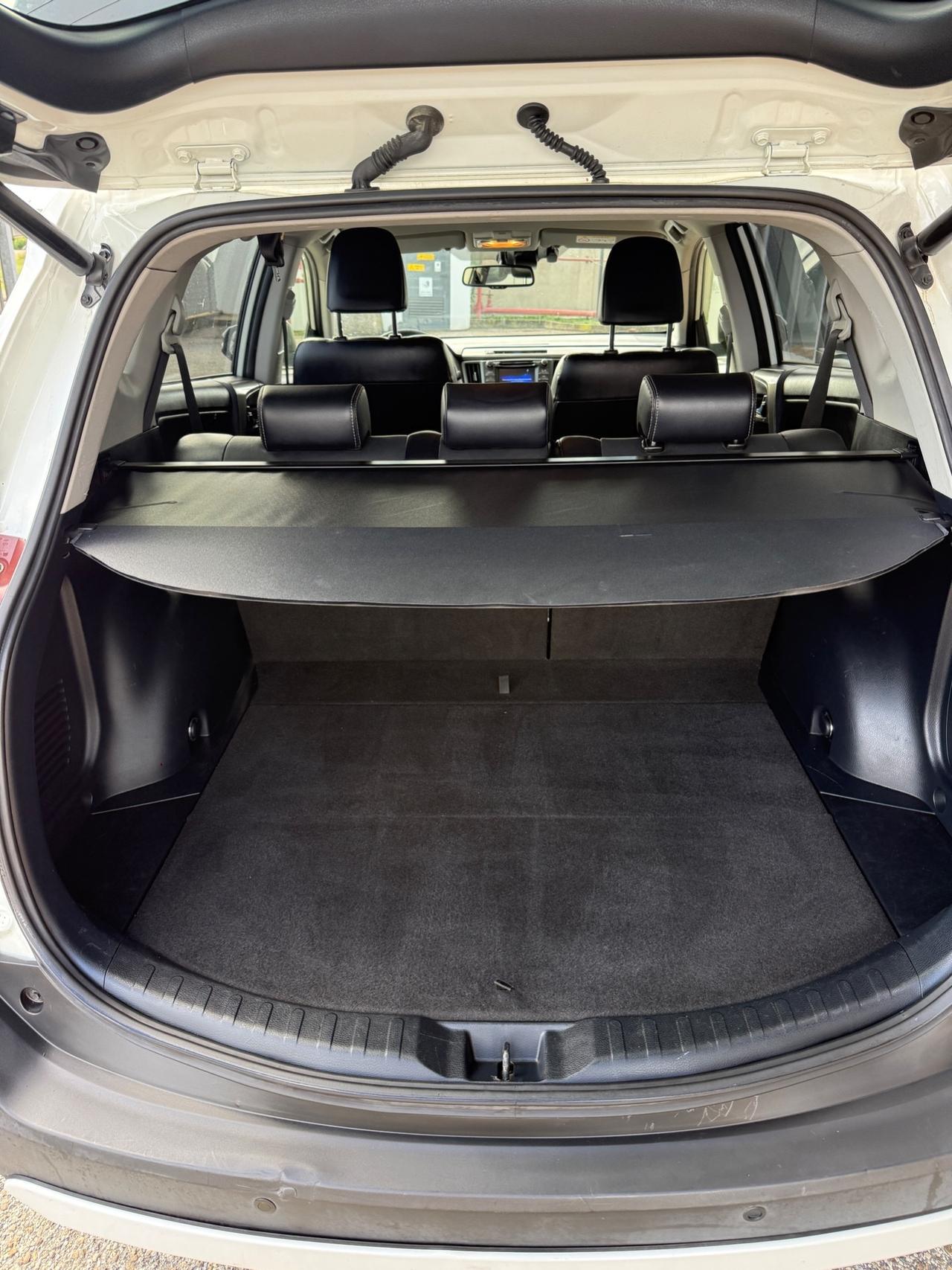 Toyota RAV 4 RAV4 2.0 D-4D 4WD Style White Ed. ADAS