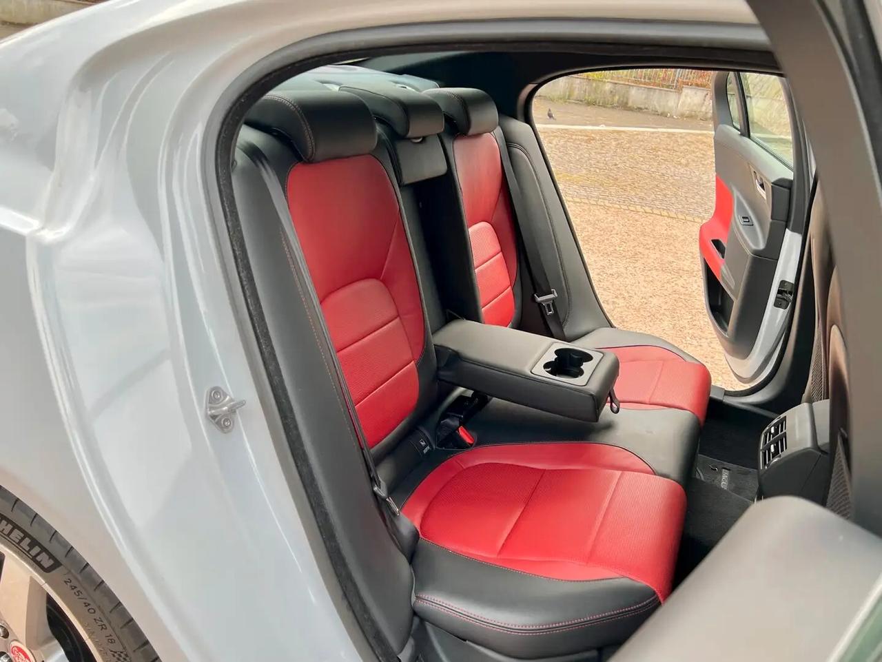 Jaguar XE 2.0 250 CV AWD aut. R-Sport