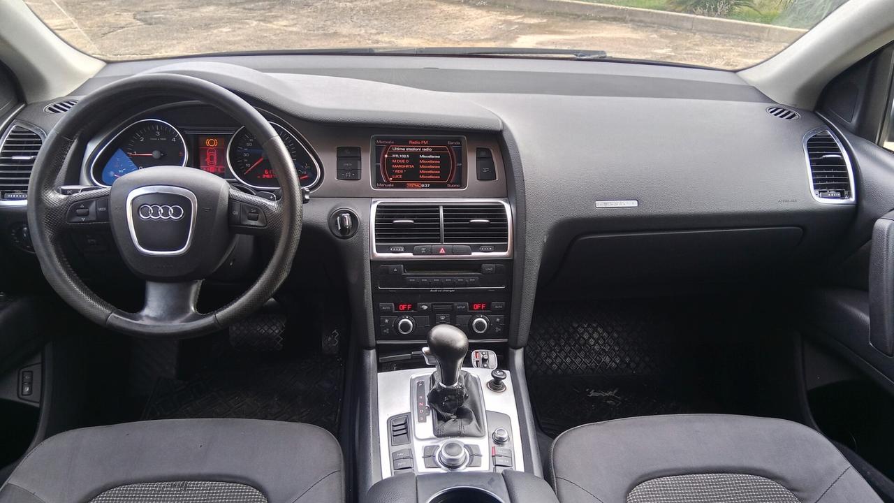 Audi Q7 3.0 V6 TDI 233CV quattro tiptronic