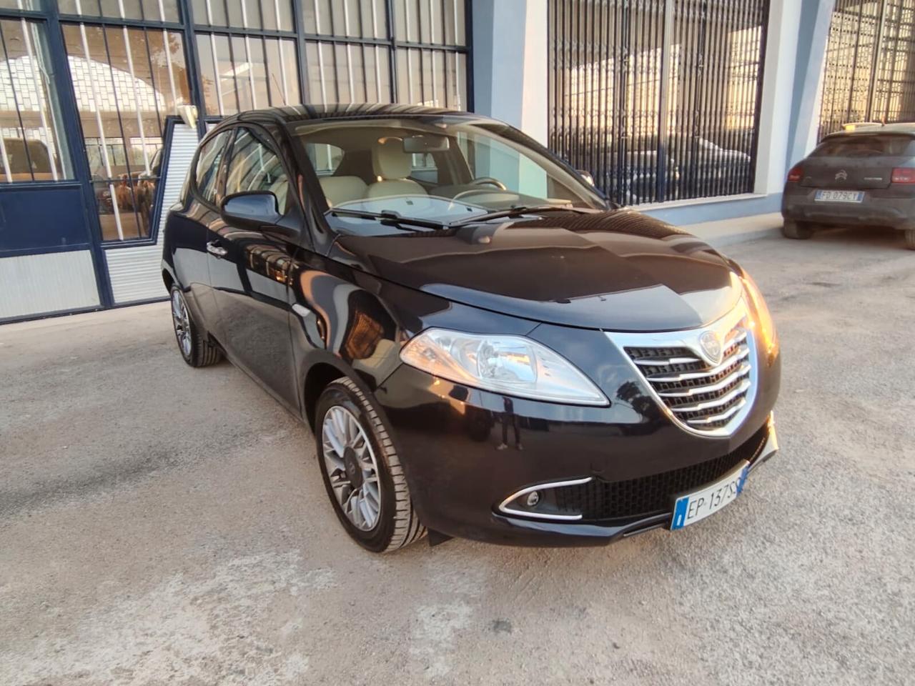 Lancia Ypsilon 1.2 69 CV 5 porte S&S Platinum
