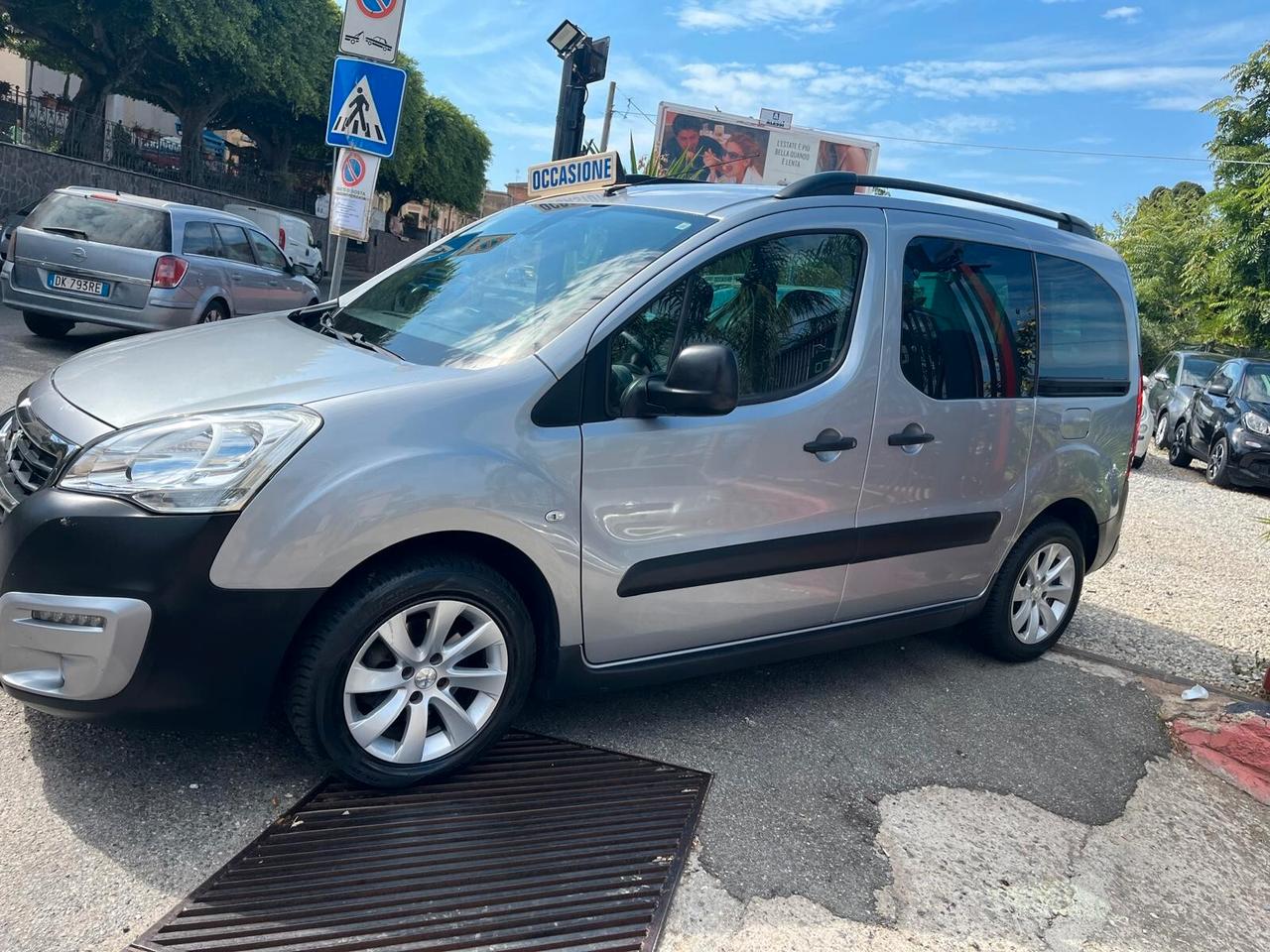 Peugeot Partner Tepee BlueHDi 100 ETG6 S&S Active N .B GANCIO DI TRAINO OMOLOGATO