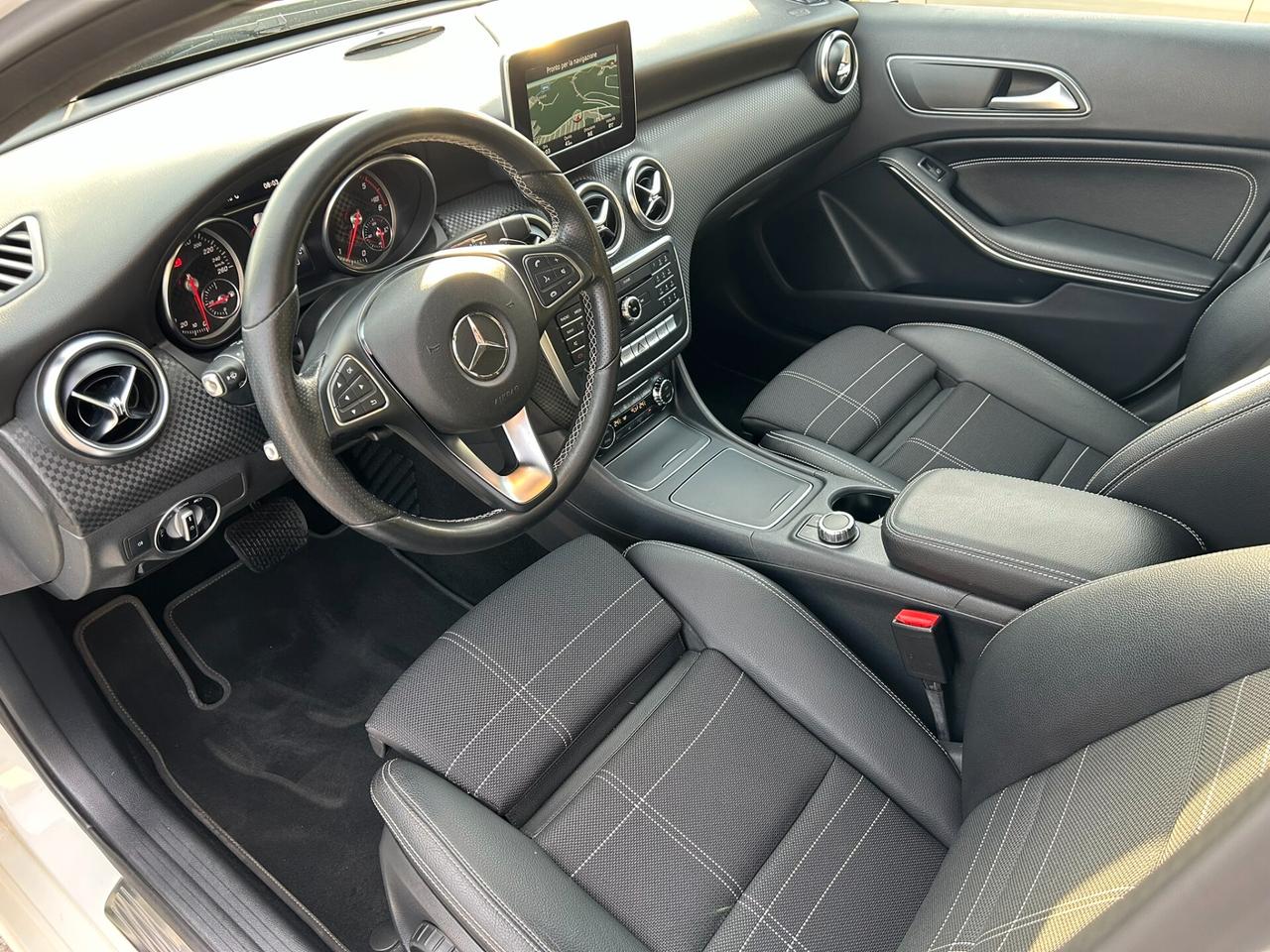 MERCEDES-BENZ A200d 136CV Sport Auto my16