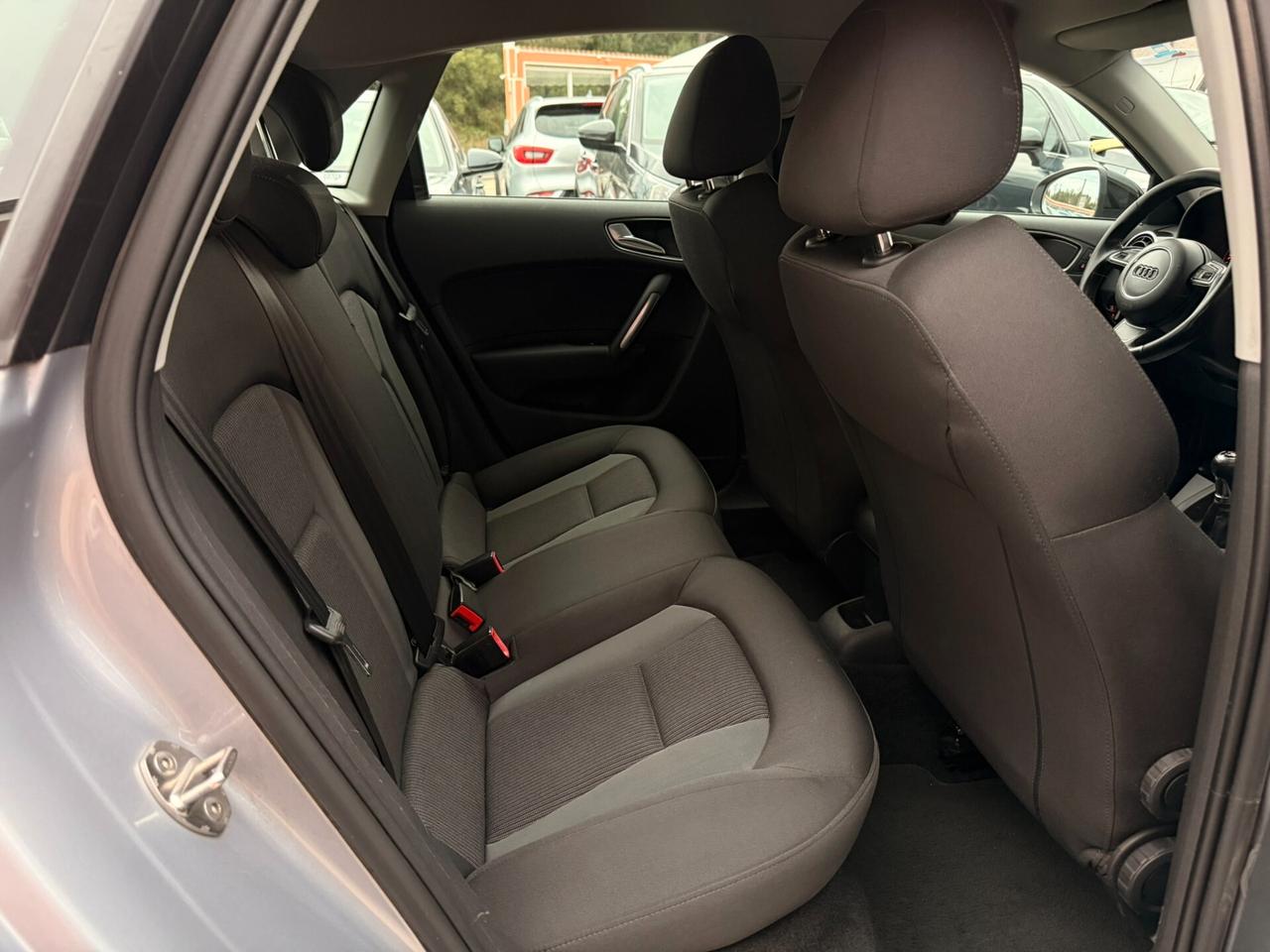 Audi A1 Sportback 1.6 TDi 116CV Design - 2015