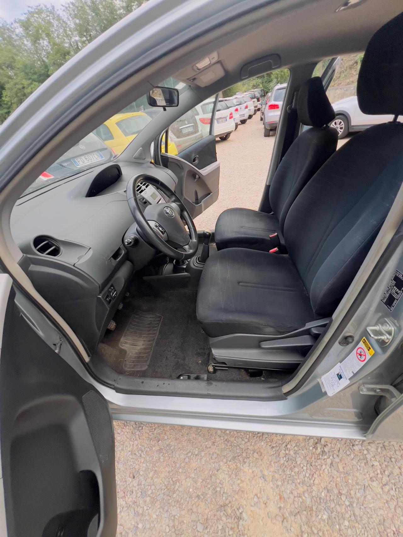 Toyota Yaris 1.0 5 porte