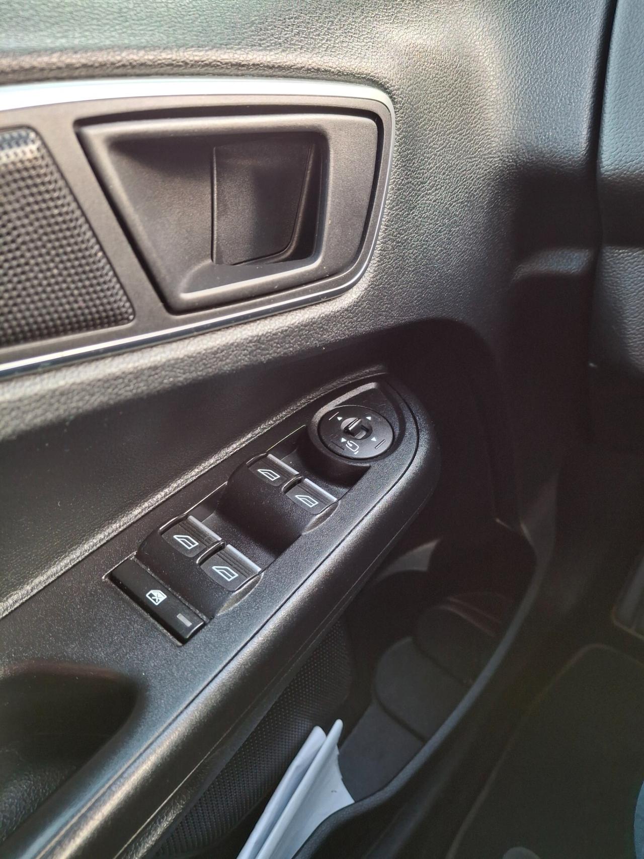 Ford bmax anno 2016 titanium neo patentati