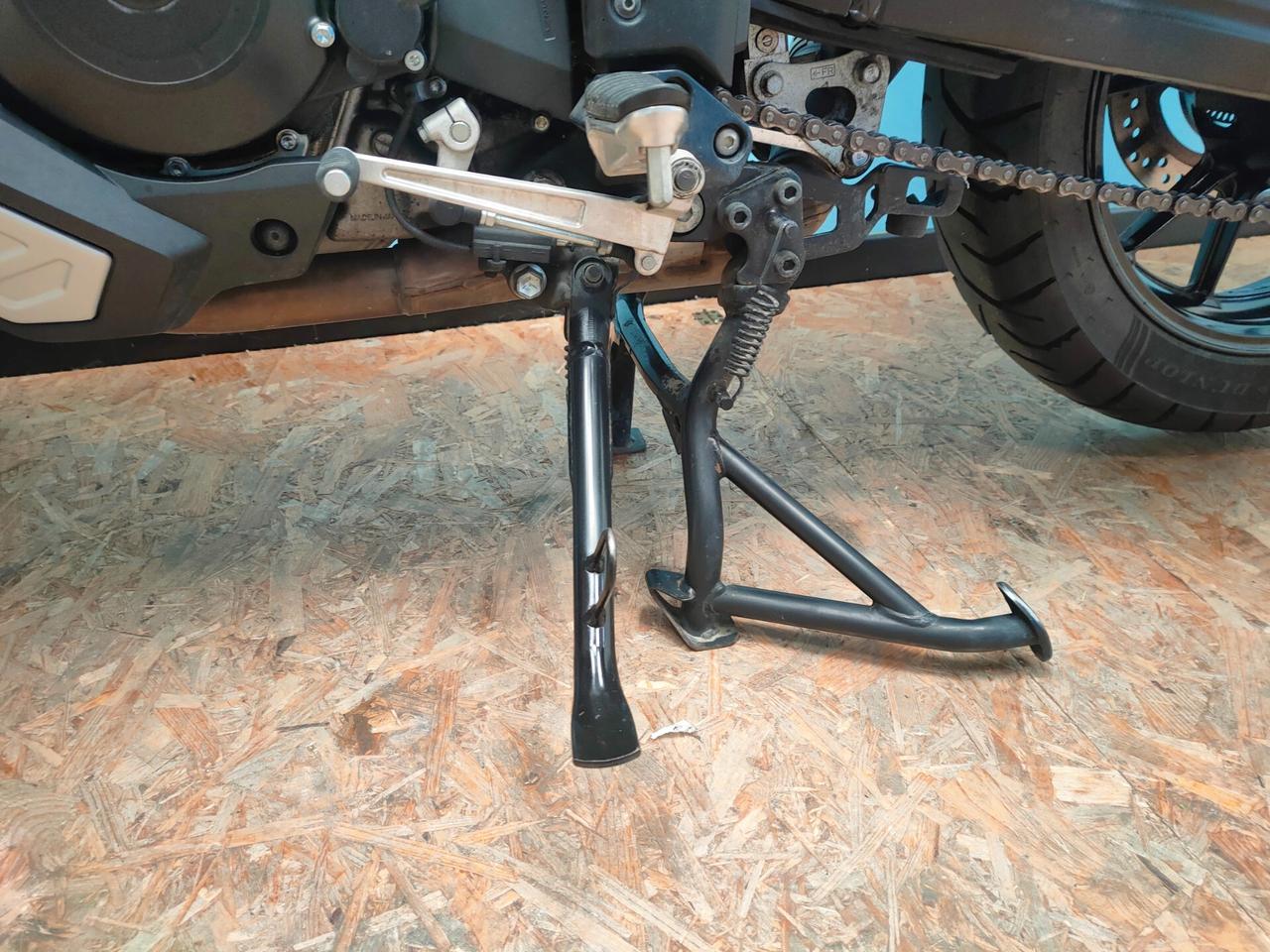 Suzuki V Strom DL 1000 soli 14.318 km.