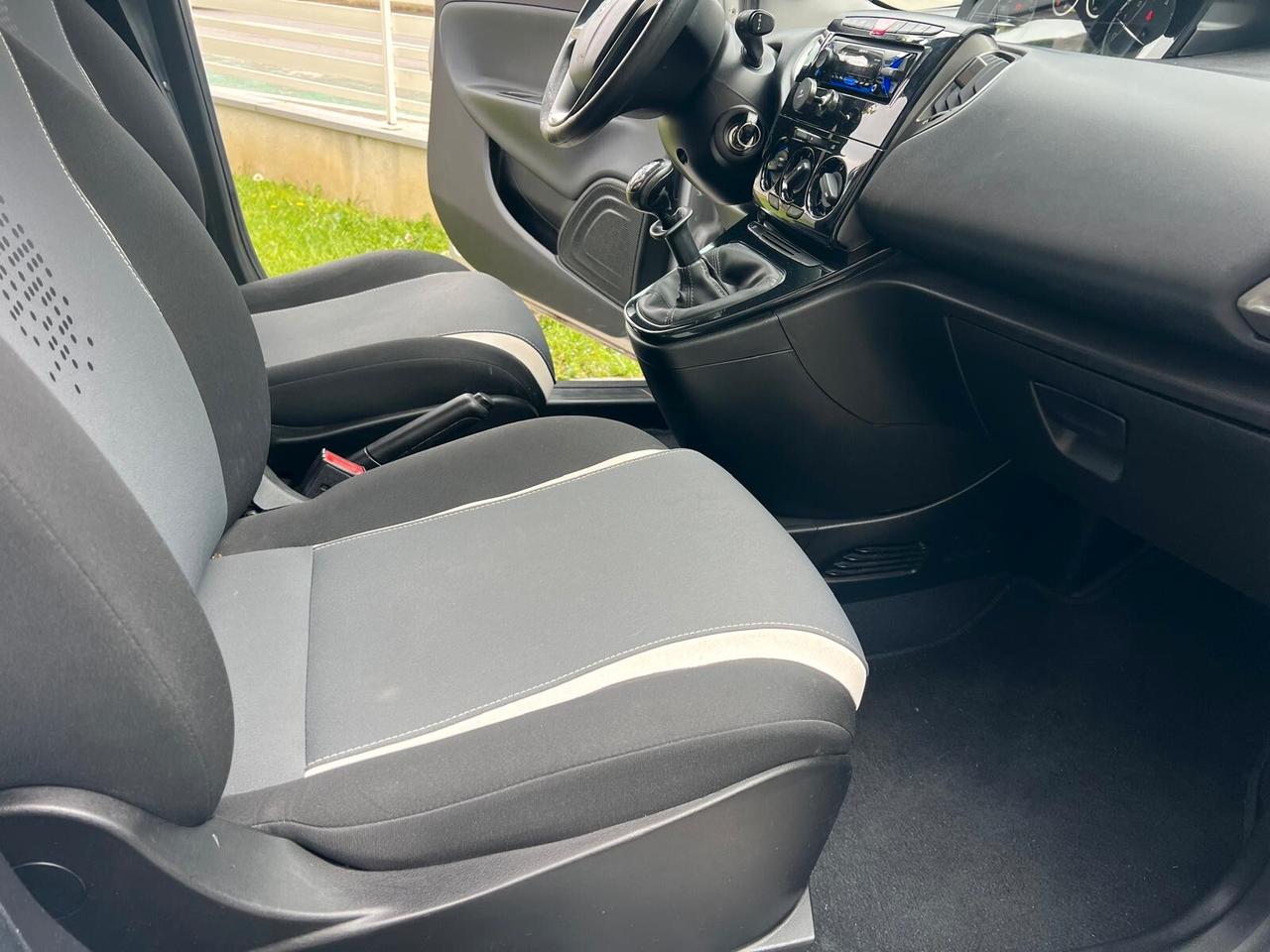 LANCIA YPSILON 1.2 69cv 5p SILVER NEOPATENTATI