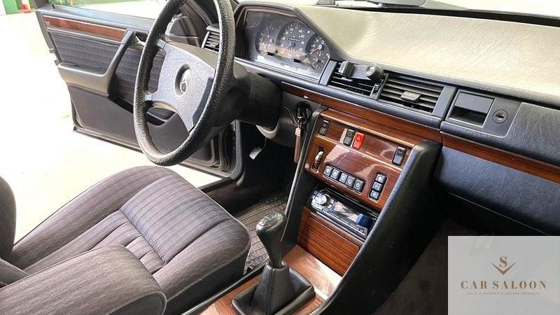 Mercedes-Benz Serie 200-320 200 E