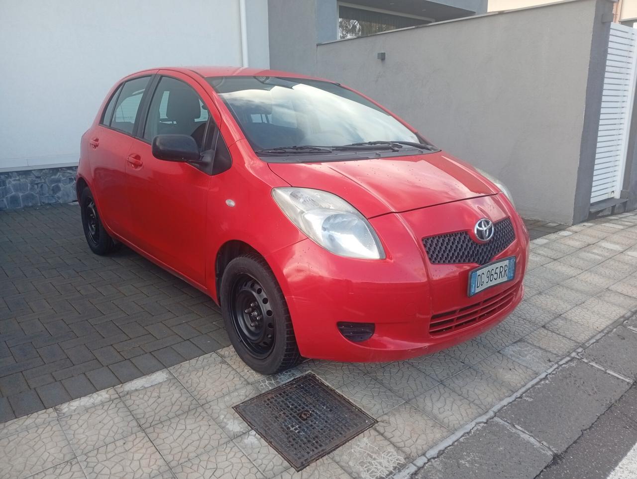 Toyota Yaris 1.0 5 porte Sol